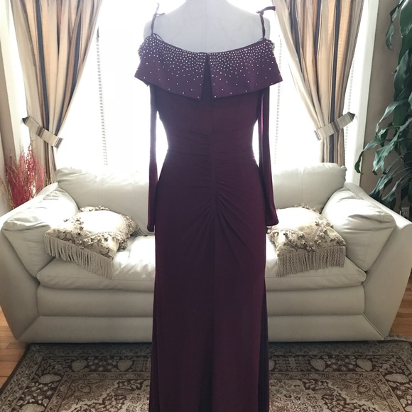 Off the shoulder gown with long sleeves - Picture 5 of 7